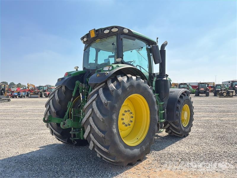John Deere 6175R 4WD Tractor Trattori