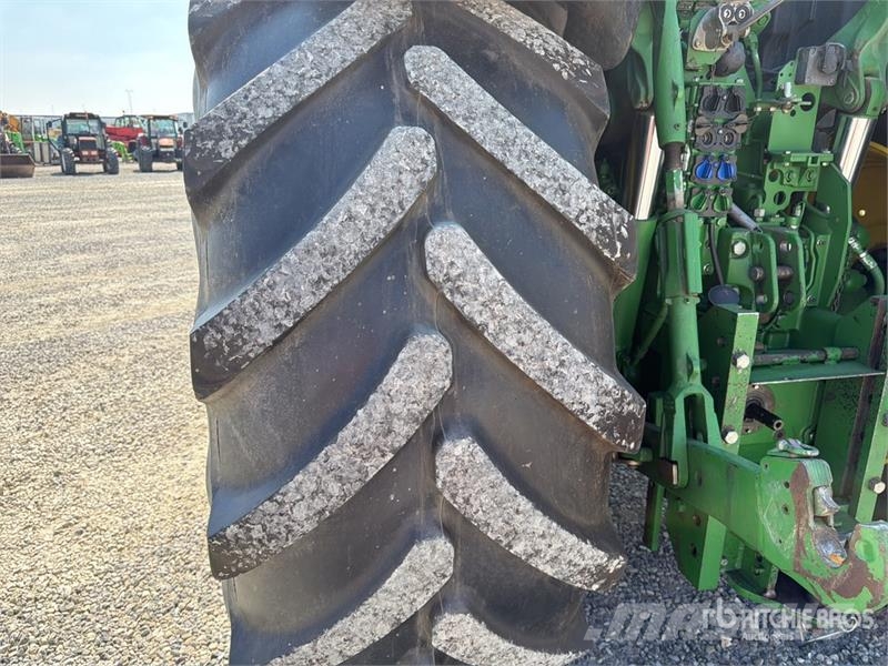 John Deere 6175R 4WD Tractor Trattori
