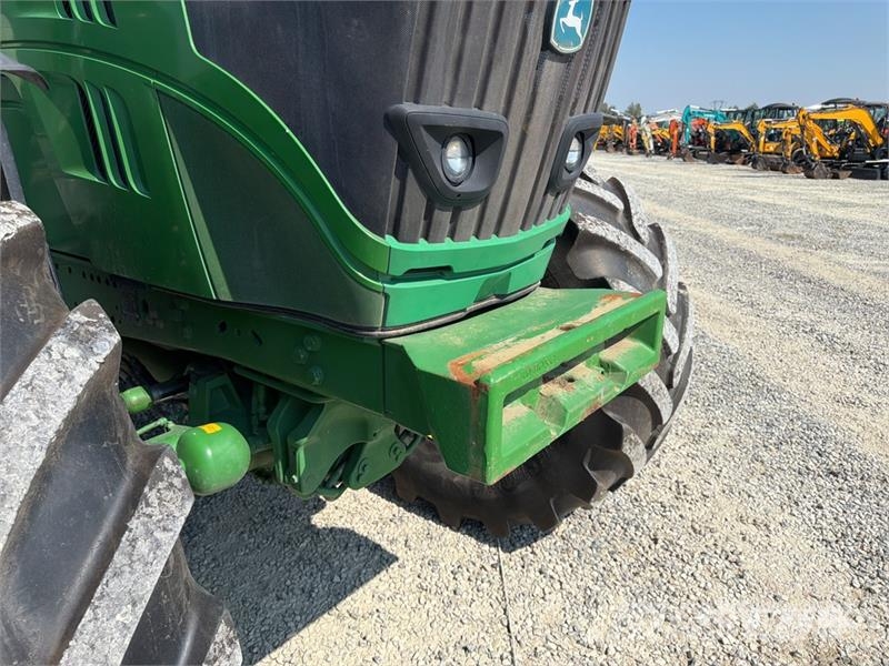 John Deere 6175R 4WD Tractor Trattori