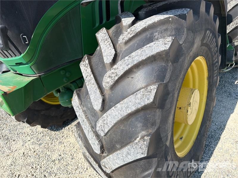 John Deere 6175R 4WD Tractor Trattori