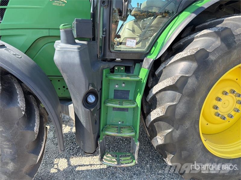 John Deere 6175R 4WD Tractor Trattori