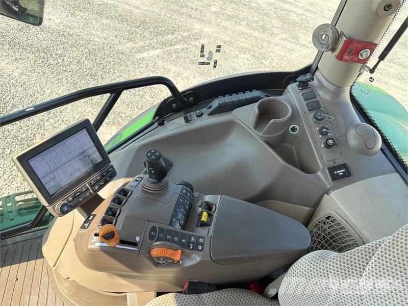 John Deere 6175R 4WD Tractor Trattori