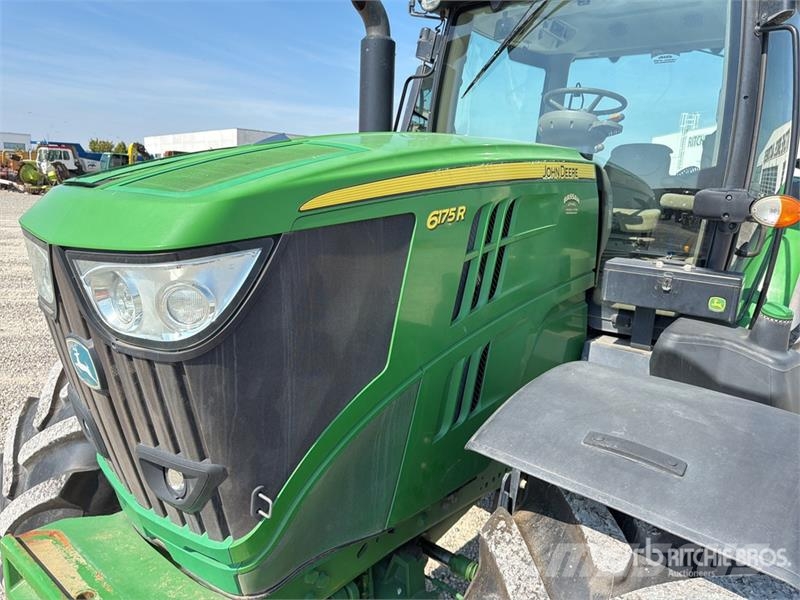 John Deere 6175R 4WD Tractor Trattori