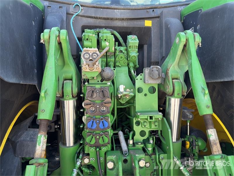 John Deere 6175R 4WD Tractor Trattori