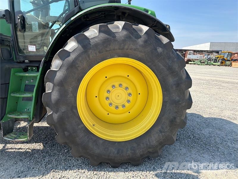 John Deere 6175R 4WD Tractor Trattori