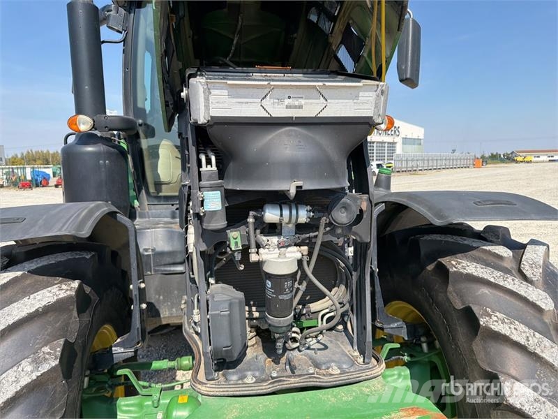 John Deere 6175R 4WD Tractor Trattori