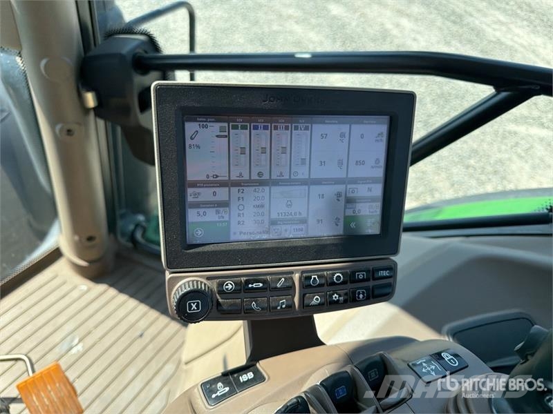 John Deere 6175R 4WD Tractor Trattori