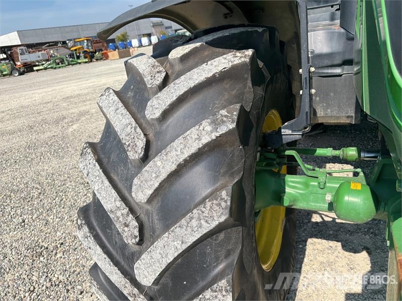 John Deere 6175R 4WD Tractor Trattori