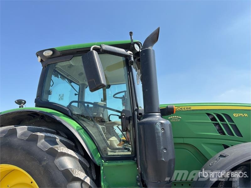 John Deere 6175R 4WD Tractor Trattori