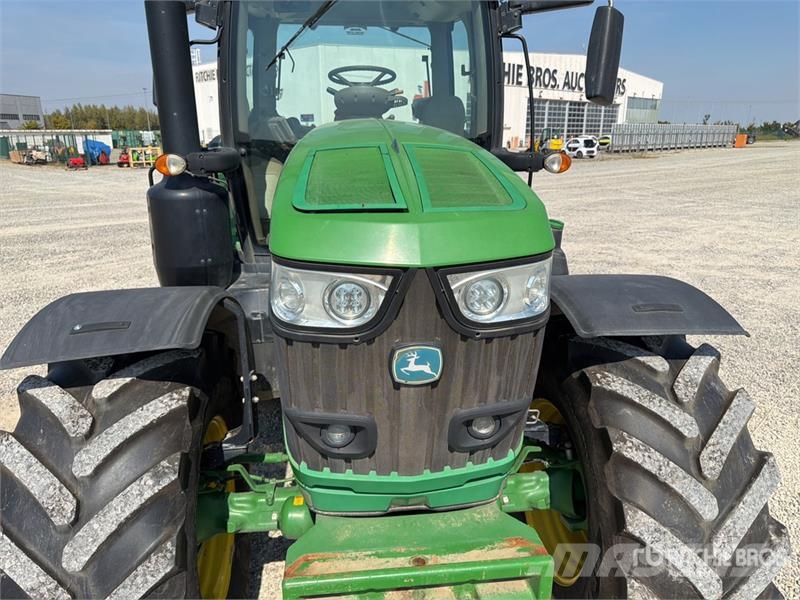 John Deere 6175R 4WD Tractor Trattori