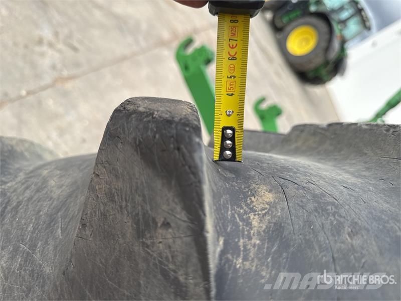 John Deere 6215R Autopower 4WD Tractor Traktory
