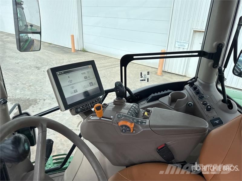 John Deere 6215R Autopower 4WD Tractor Traktory