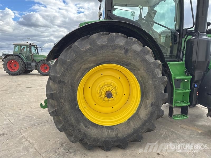 John Deere 6215R Autopower 4WD Tractor Traktory