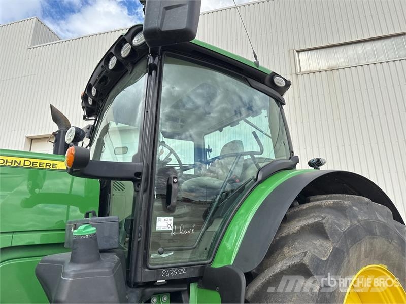 John Deere 6215R Autopower 4WD Tractor Traktory