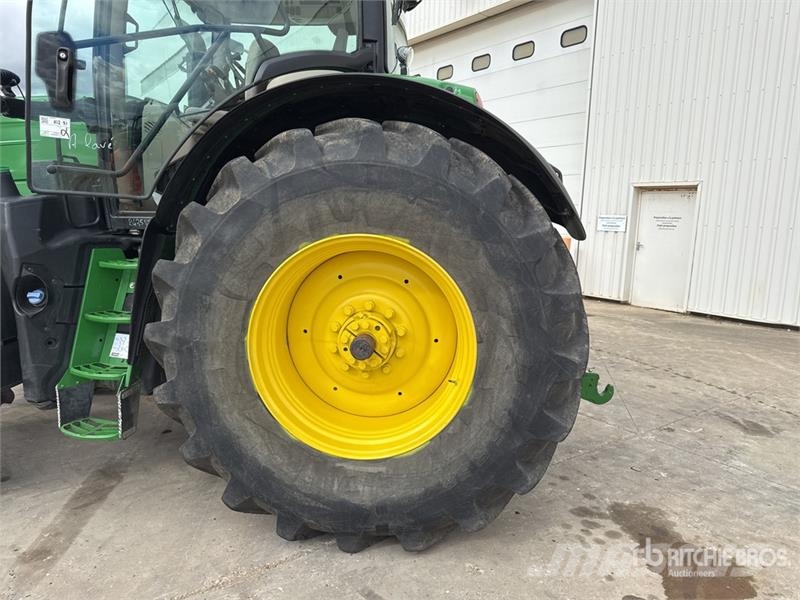 John Deere 6215R Autopower 4WD Tractor Traktory