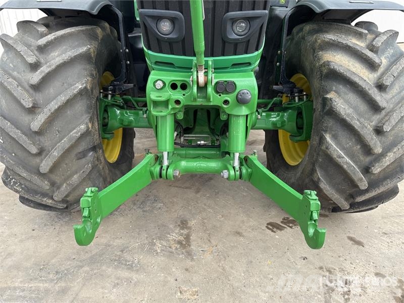 John Deere 6215R Autopower 4WD Tractor Traktory