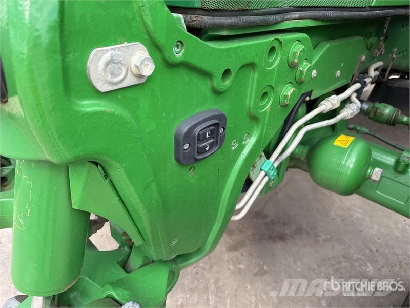 John Deere 6215R Autopower 4WD Tractor Traktory