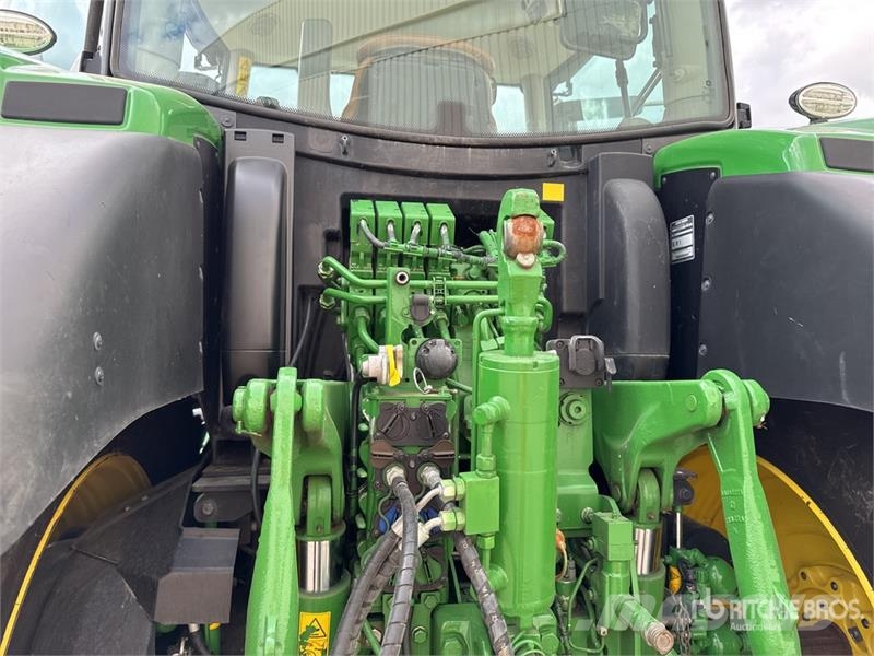 John Deere 6215R Autopower 4WD Tractor Traktory