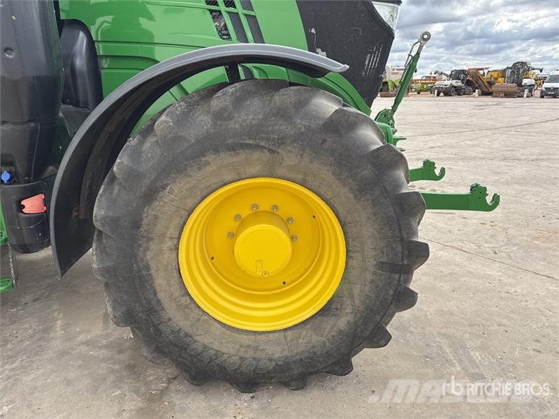 John Deere 6215R Autopower 4WD Tractor Traktory