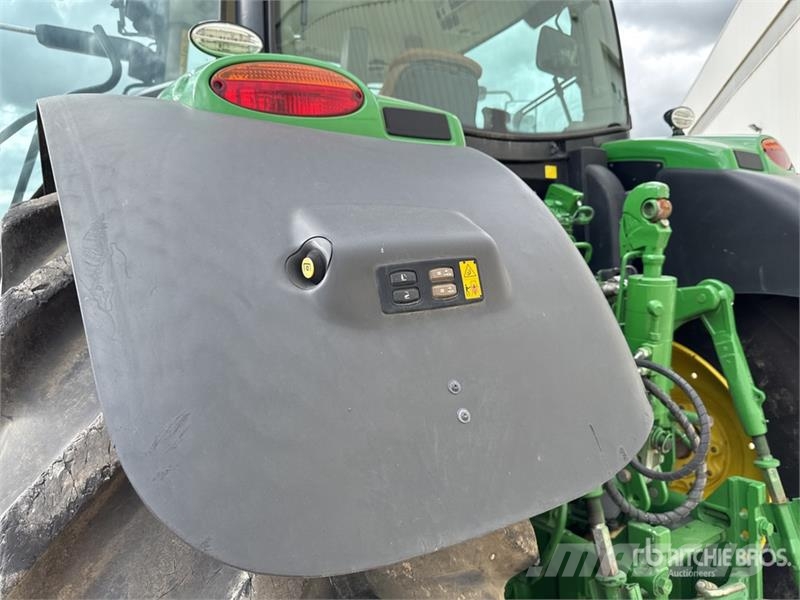 John Deere 6215R Autopower 4WD Tractor Traktory