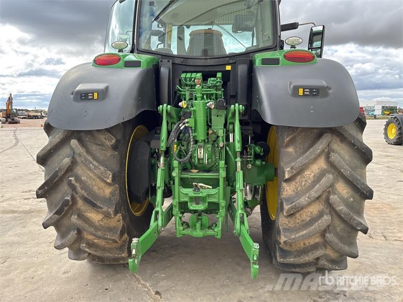 John Deere 6215R Autopower 4WD Tractor Traktory