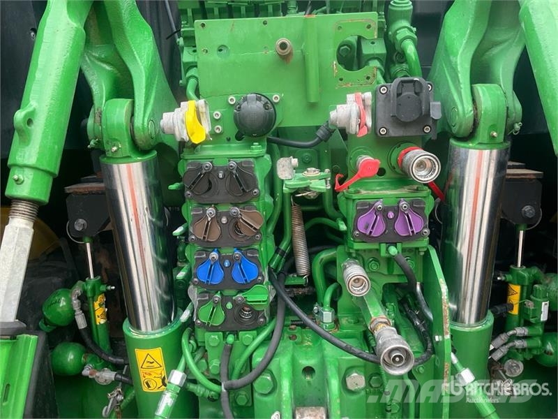 John Deere 6250R 4WD Tractor Trattori