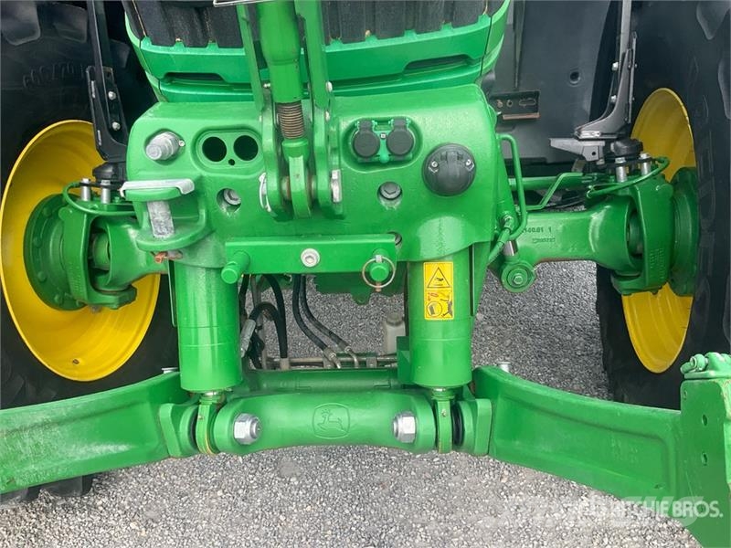 John Deere 6250R 4WD Tractor Trattori