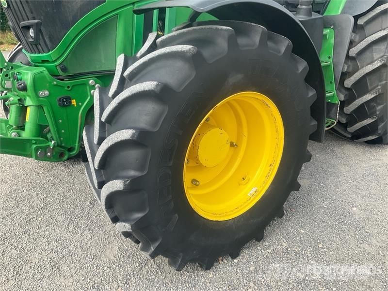 John Deere 6250R 4WD Tractor Trattori