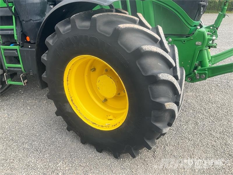 John Deere 6250R 4WD Tractor Trattori