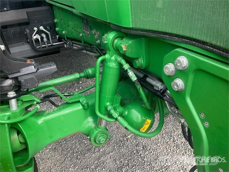 John Deere 6250R 4WD Tractor Trattori