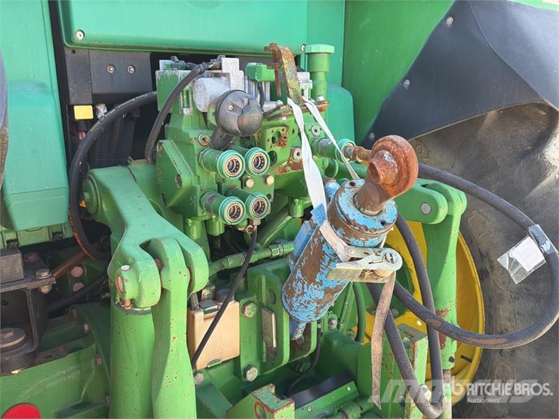 John Deere 6820 الجرارات