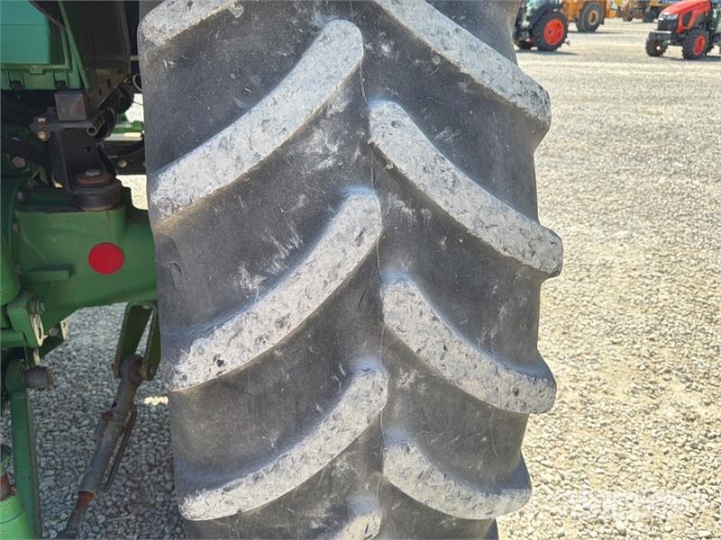 John Deere 6820 الجرارات