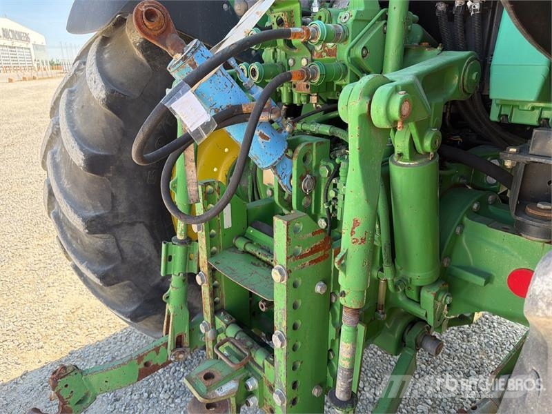 John Deere 6820 الجرارات