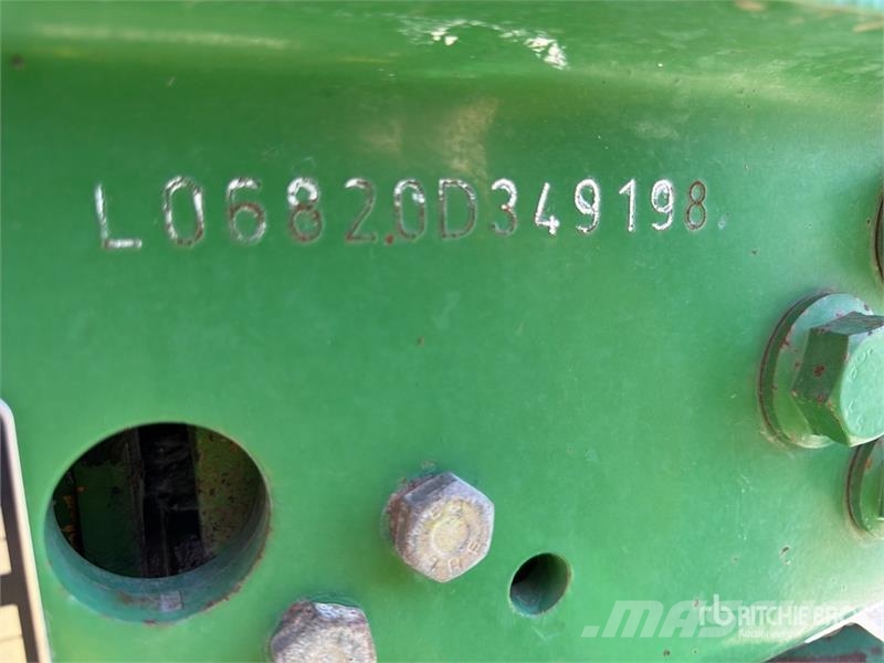 John Deere 6820 الجرارات