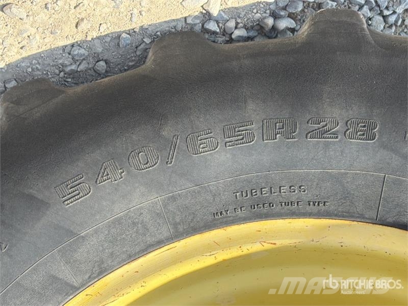 John Deere 6820 الجرارات