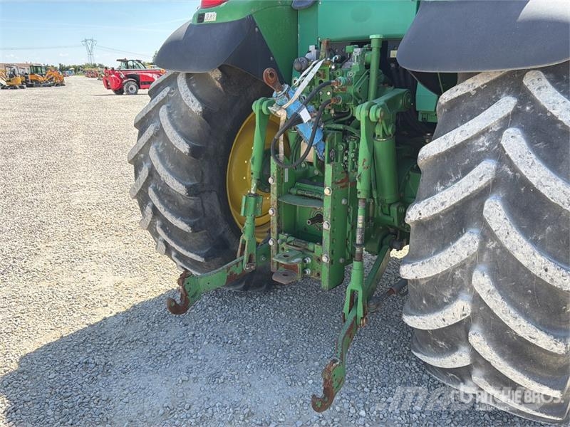 John Deere 6820 الجرارات