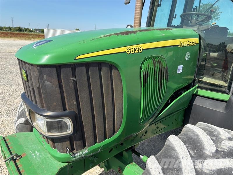 John Deere 6820 الجرارات