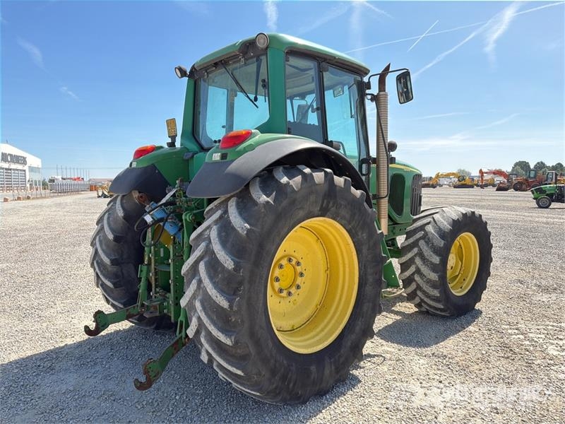 John Deere 6820 الجرارات