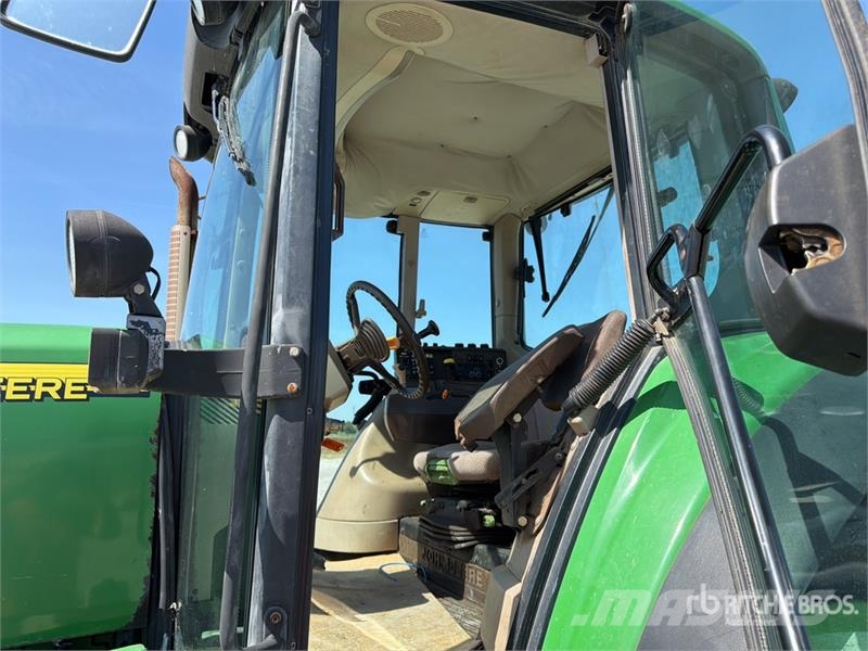 John Deere 6820 الجرارات