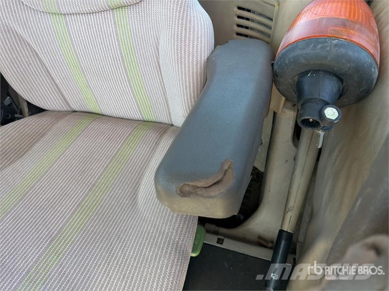 John Deere 6820 الجرارات