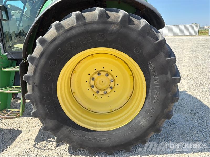 John Deere 6820 الجرارات