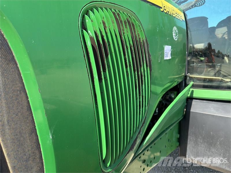John Deere 6820 الجرارات