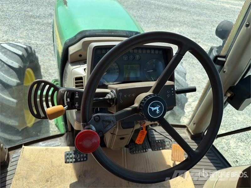John Deere 6820 الجرارات