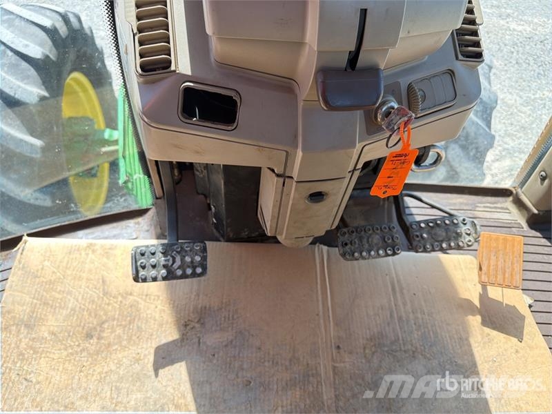 John Deere 6820 الجرارات