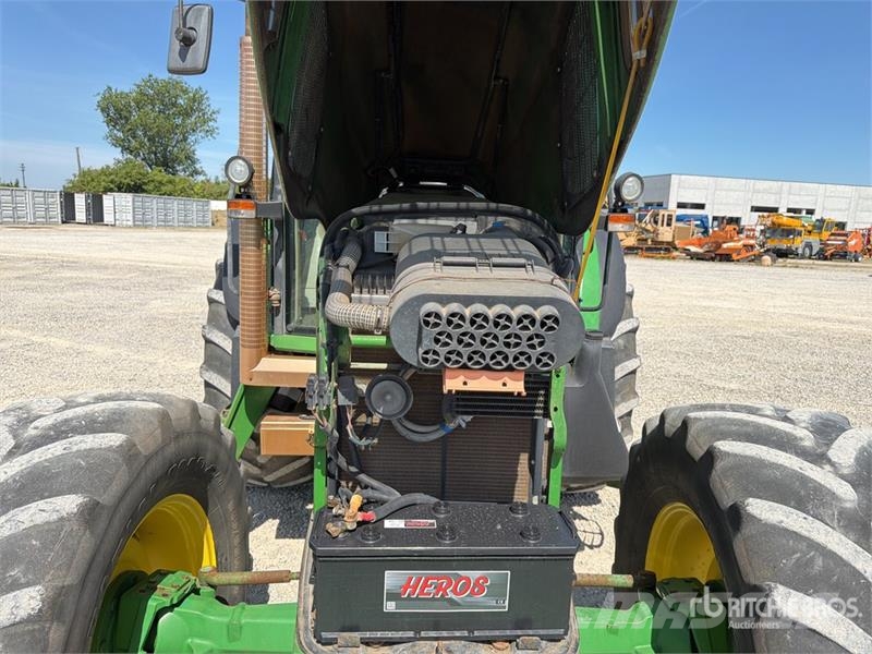 John Deere 6820 الجرارات