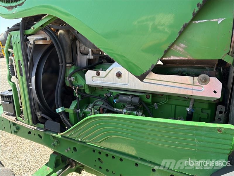 John Deere 6820 الجرارات