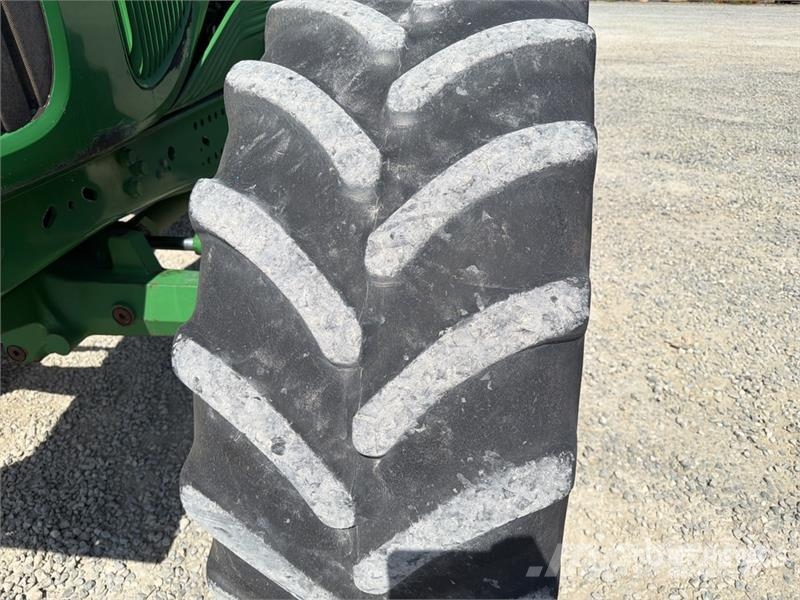 John Deere 6820 الجرارات