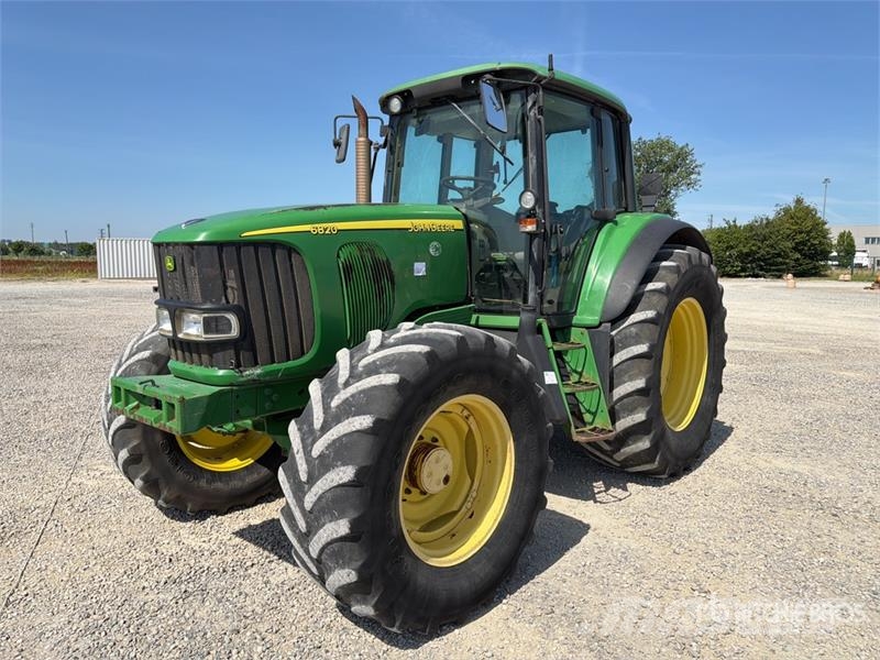 John Deere 6820 الجرارات