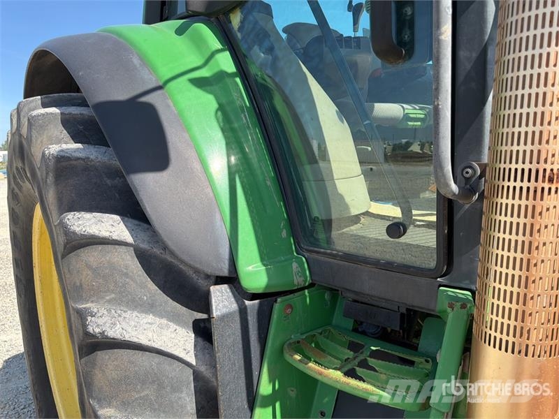 John Deere 6820 الجرارات