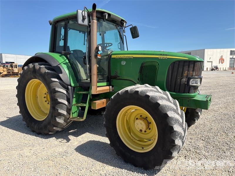 John Deere 6820 الجرارات